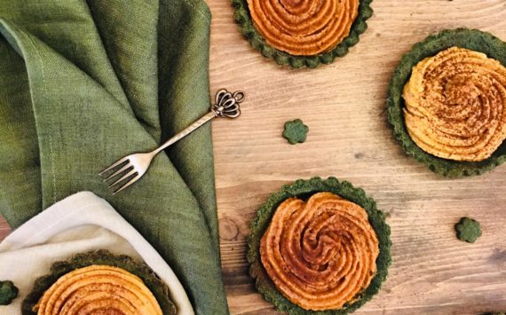 CROSTATINE ALL’ALGA SPIRULINA CON CARAMELLO SALATO MONTATO