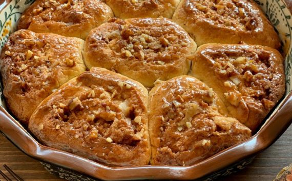 PAN DOLCE AL MIELE E NOCI PECAN CON CREMA AL BURRO